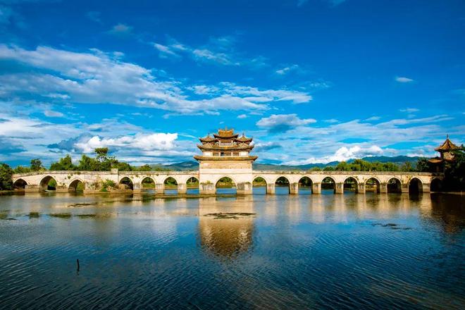 发展典范｜第七届“中国服务”·旅游产品创意案例（48）AG真人国际建水古城小火车：滇南文旅的璀璨明珠与多元(图6)