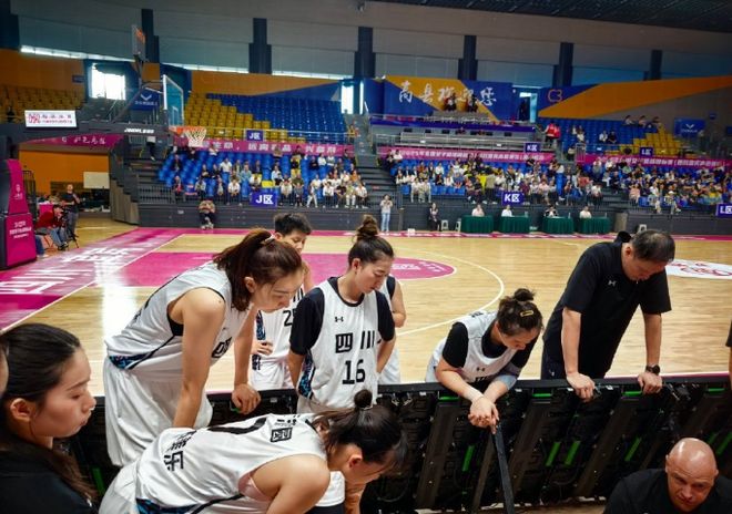 川女篮38分大胜武汉 进决赛战江苏冲4连冠AG真人百家家乐APP全锦赛：韩旭8中7四(图2)