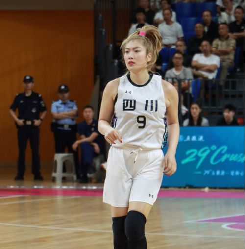 川女篮38分大胜武汉 进决赛战江苏冲4连冠AG真人百家家乐APP全锦赛：韩旭8中7四(图3)