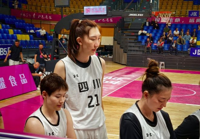 川女篮38分大胜武汉 进决赛战江苏冲4连冠AG真人百家家乐APP全锦赛：韩旭8中7四(图4)